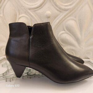 RockPort Leather "Milia" Booties. NWT. Size 8.5